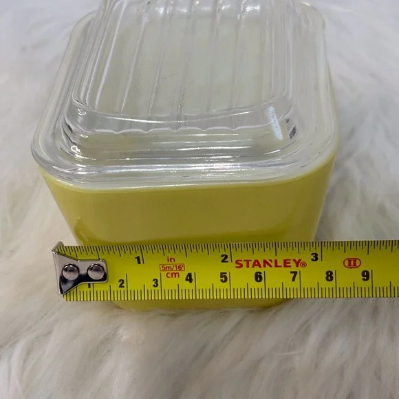 Antique Primary Yellow Glass Pyrex Storage Container - Picture 8 of 8